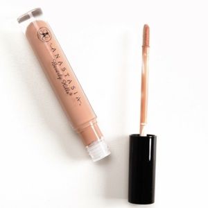 ABH lipgloss shade Undressed
